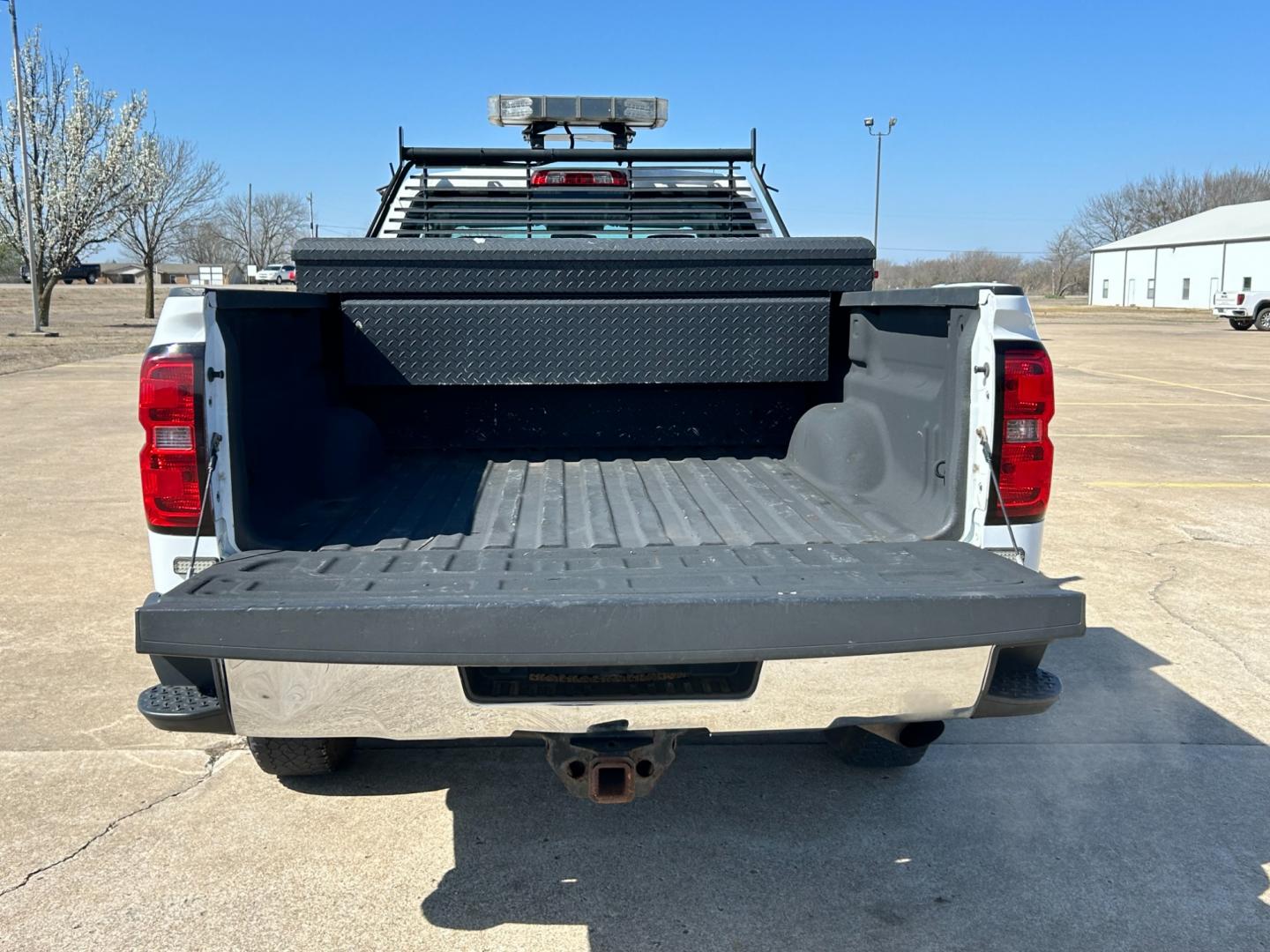 2015 White /Gray Chevrolet Silverado 2500HD Work Truck Double Cab 4WD (1GC2KUEB4FZ) with an 6.0L V8 OHV 16V CNG engine, 6A transmission, located at 17760 Hwy 62, Morris, OK, 74445, (918) 733-4887, 35.609104, -95.877060 - Photo#15